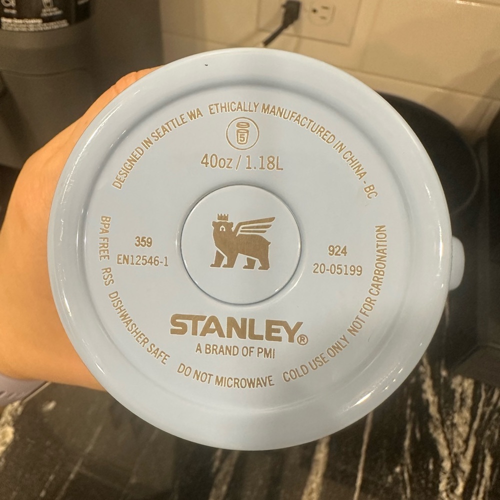 Stanley Sky Blue Tumbler 40 Ounces - Picture 4 of 4
